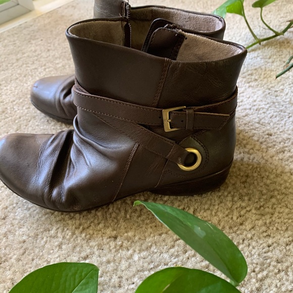naturalizer cycle boots